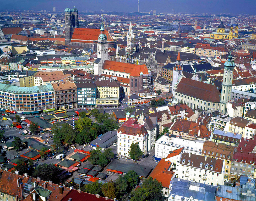 07.2025 c) EXPRESS-NEWS STRAßEN-KIRCHE M Ü N C H E N Natürlich sind alle bei uns …